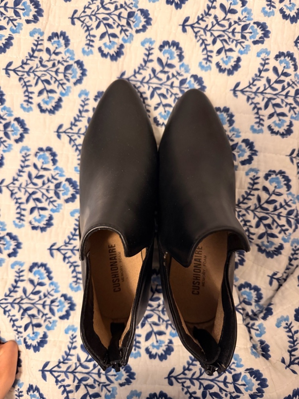 Cushionaire black zipper ankle boots